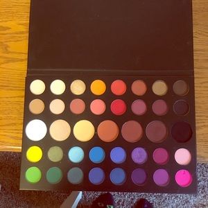 JAMES CHARLES MORPHE PALETTE
